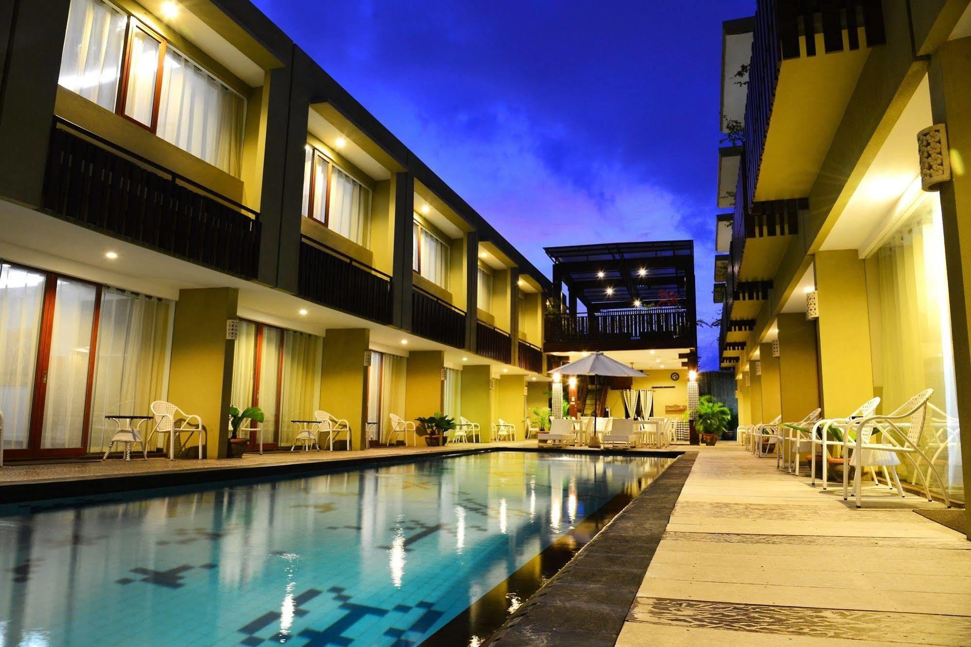 Devata Suites And Residence Легиан Екстериор снимка