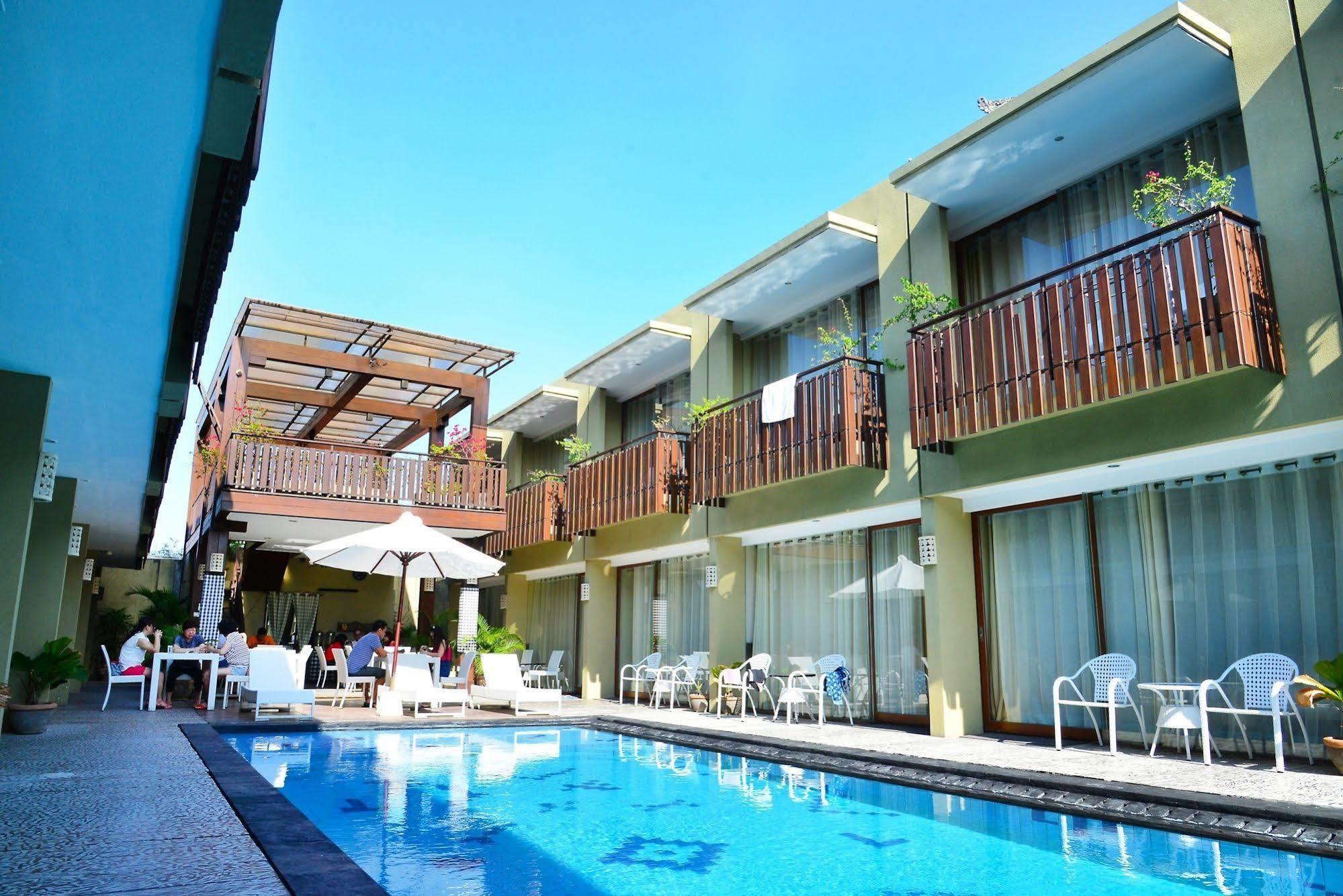 Devata Suites And Residence Легиан Екстериор снимка